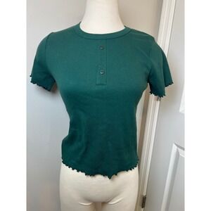 STYLE UP Ribbed Henley Top Short Sleeve Lettuce Hem Emerald Green Size M